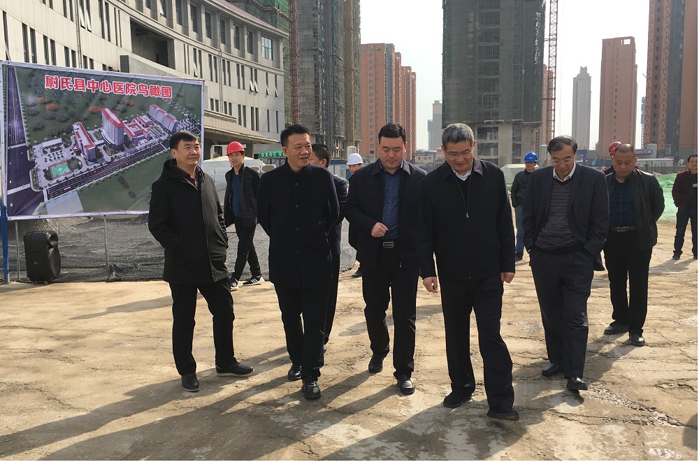 省政府百城提质考评组现场观摩我院迁建项目 (2).jpg